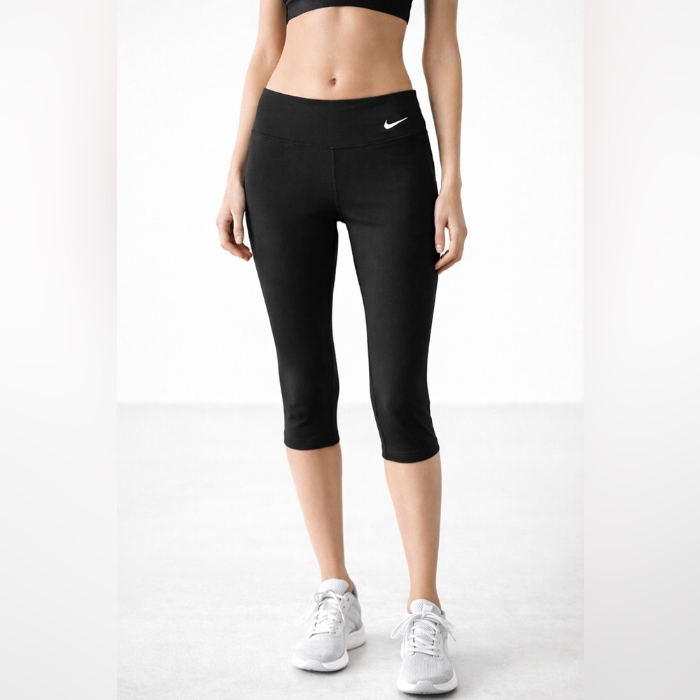 Nike Dri-FIT Black Capri Leggings | Size Medium
